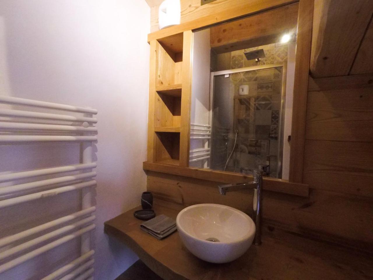 Chalet Nanook นอเทรอ-ดาม-เด-เบลล์คอมบ์ ภายนอก รูปภาพ